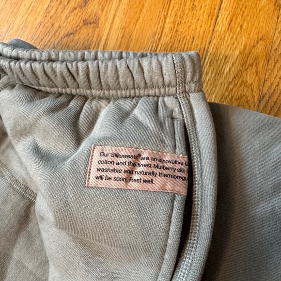 LUNYA NWOT Silksweats™ Reversible Jogger in Shaded Olive Size M - Picture 8 of 8